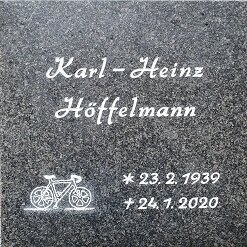 Kolumbariumplatte mit Inschrift geschwungen und Fahrrad graviert Kolumbariumplatte mit Fahrrad und geschwungener Inschrift